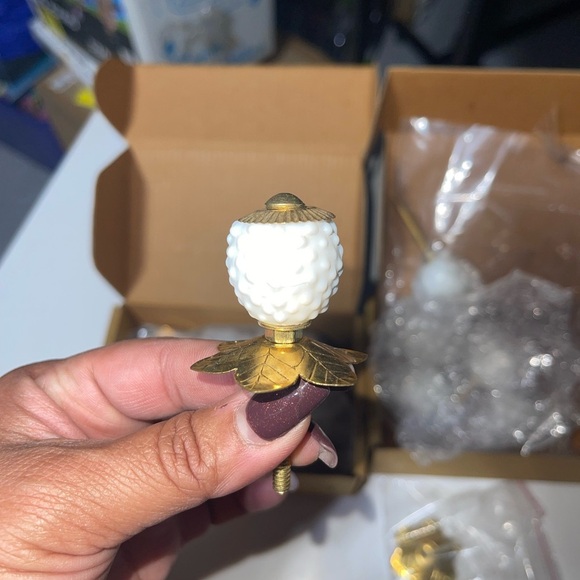 SOLD (2) Sets Crystal White and Gold Floral Drawer Knobs - Picture 9 of 12
